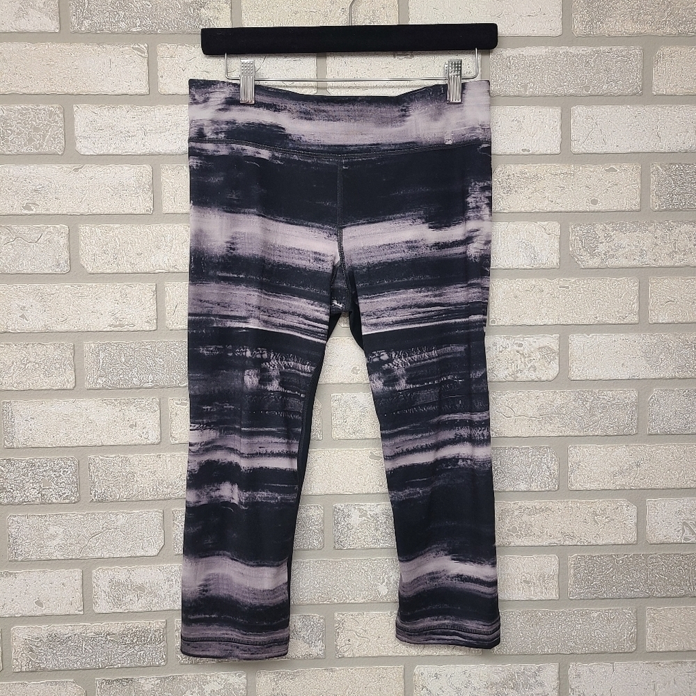Under Armour All Season Heat Gear Cropped Leggings Size Medium